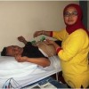 Ketua DPRD Kuningan, Rana Suparman saat diperiksa kesehatan oleh tim Laboratorium Klinik Prodia Kuningan.